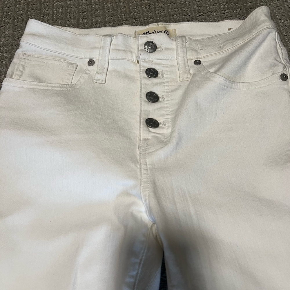 Madewell - White Jeans; mid rise skinny, never worn with tags